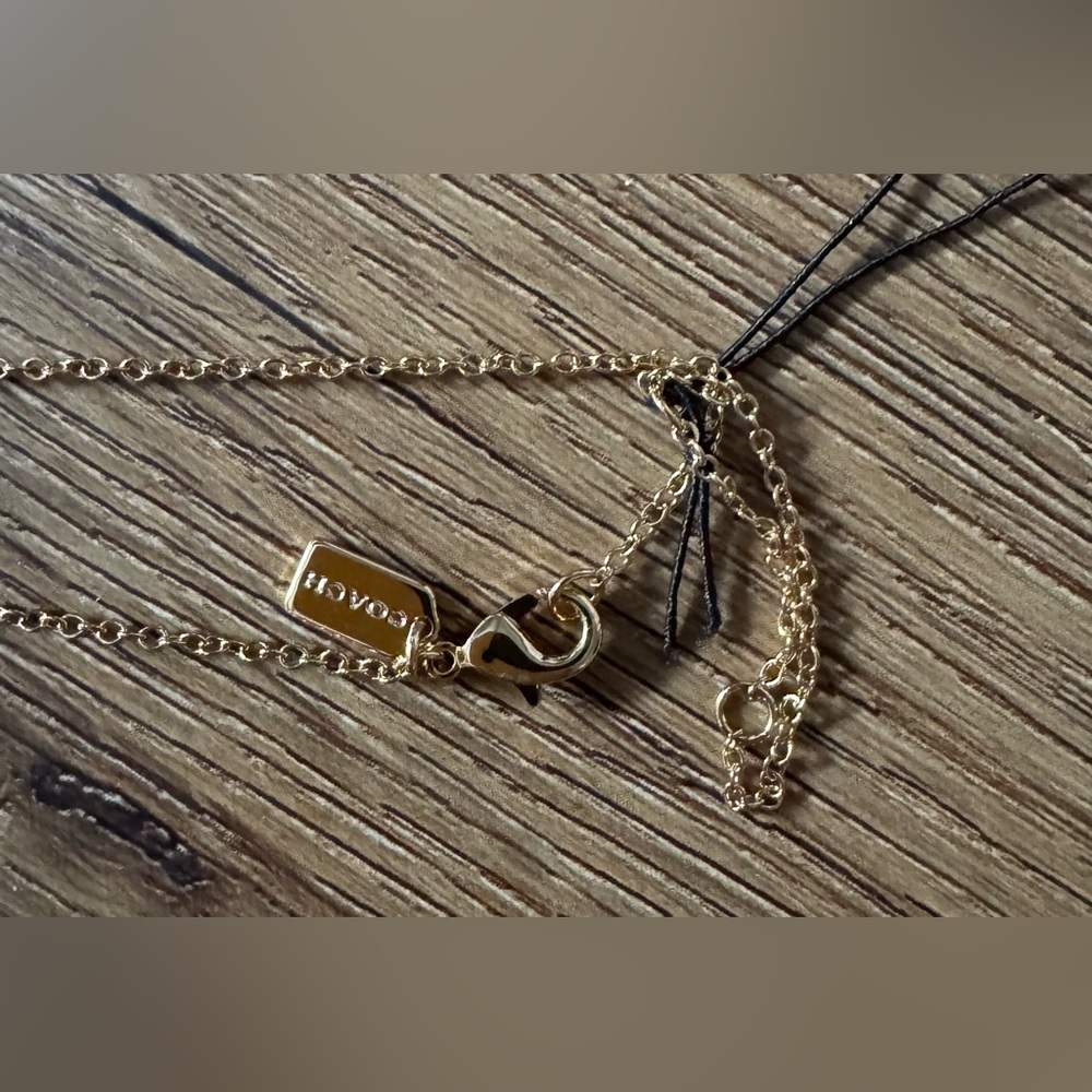 COACH-NWT Gold Tone Dainty Heart Pendant & Chain - Picture 4 of 10
